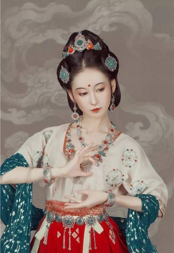 【美图】当汉服遇上飞天,美若天仙!_敦煌莫高窟