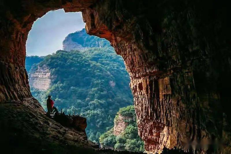 黄崖洞风景区既是优美的自然景区又是一处革命战争圣地,这里是八路军