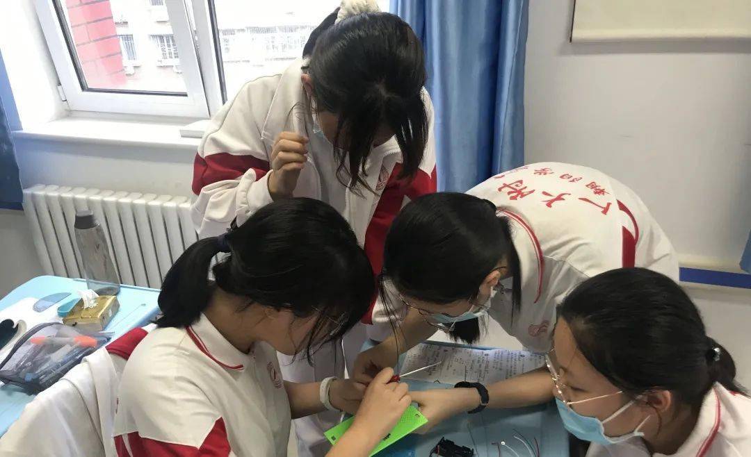 人大附中朝阳学校高中部开展校园科技节活动