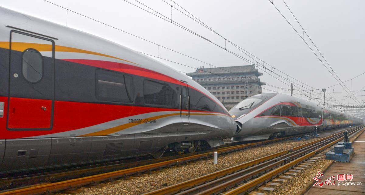 the cr400af-z and cr400af-bz fuxing intelligent bullet trains