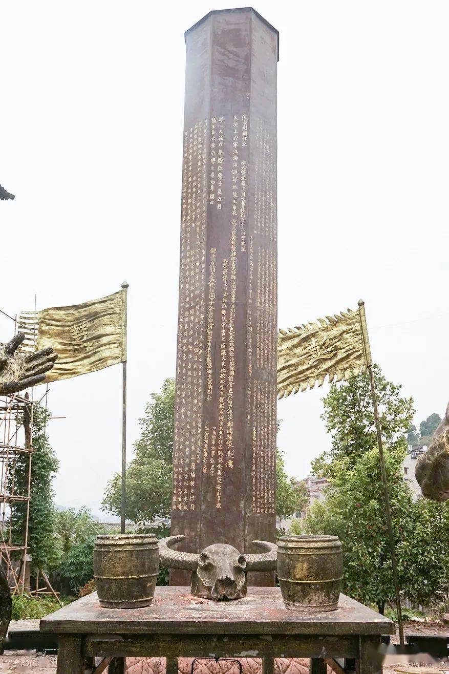 溪州铜柱被土家族人视为神物土人居穴遗址,为早期芙蓉镇土人先民的