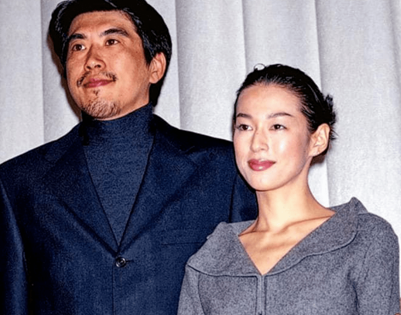 铃木保奈美二度离婚受不了老公控制欲太强莉香的婚姻也是坎坷