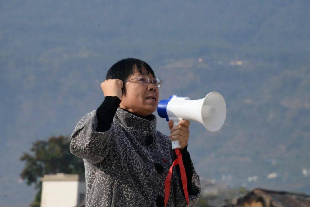 学生眼中的张桂梅 她,支撑我们跨过一个又一个难关_云丽