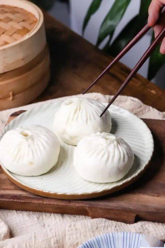 上海除了肉包青菜馅的咸蛋黄馅的包子竟这么备受欢迎