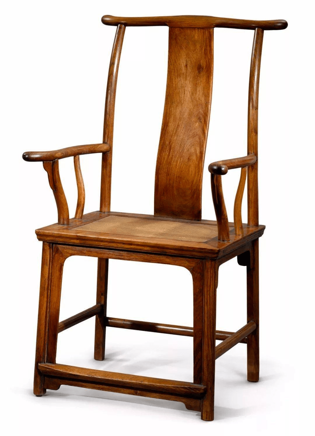 官帽椅是宋代定型的一种椅具,到明代时已发展为南官帽椅和北官帽椅(四