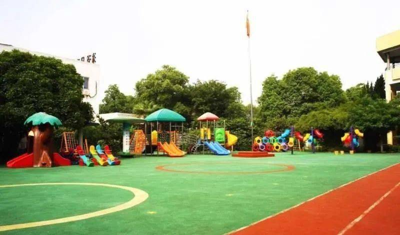 火爆的幼儿园,届时将面临激烈的竞争, 不少孩子将调剂到附近幼儿园了