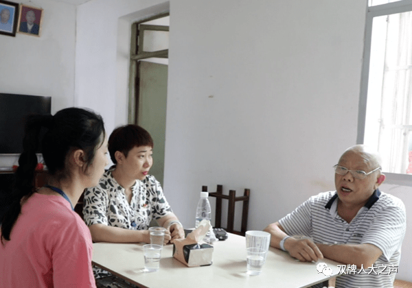 代表风采何春艳牢记宗旨永远为人民服务