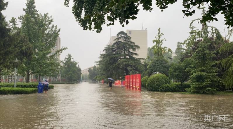 近万名学生因暴雨滞留河南师范大学 目前已得到妥善安置