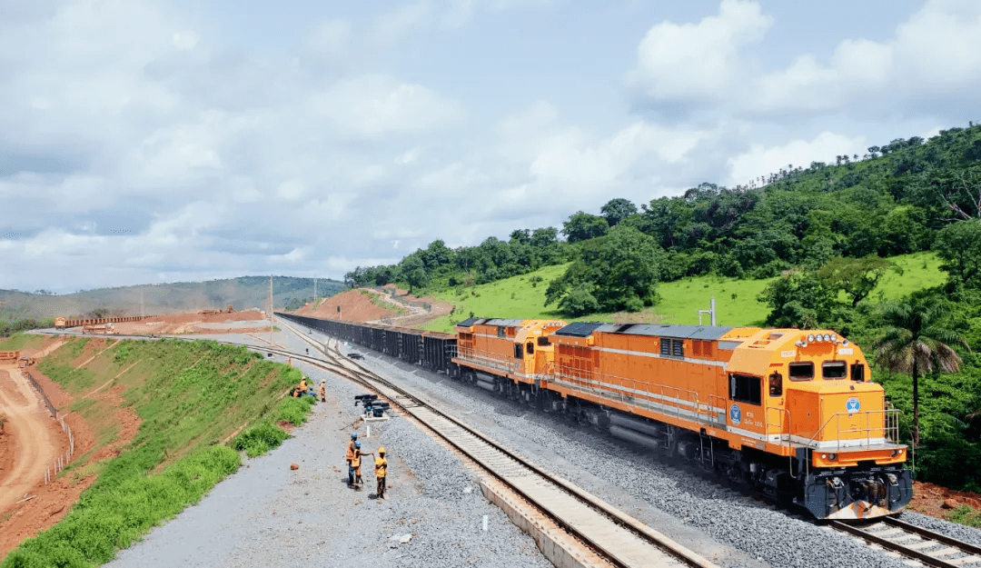 中企承建几内亚达圣铁路进入万吨重载时代