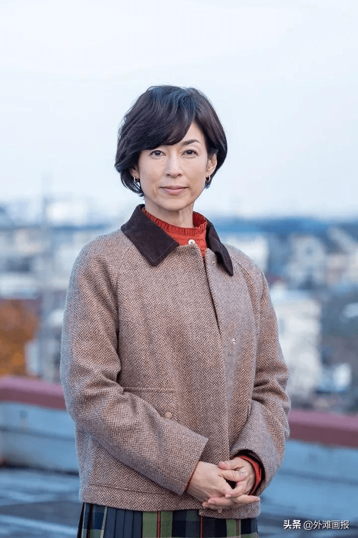54岁离婚的铃木保奈美真活成了赤名莉香