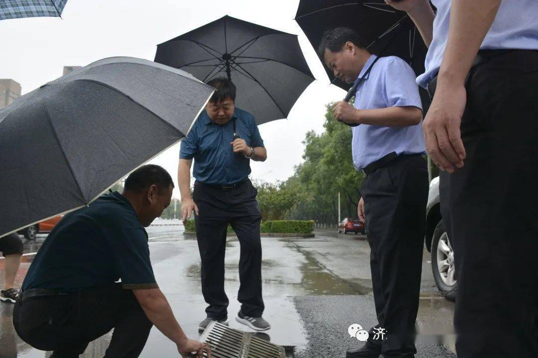 示范区管委会委员副市长李拴根督导检查城区防汛工作