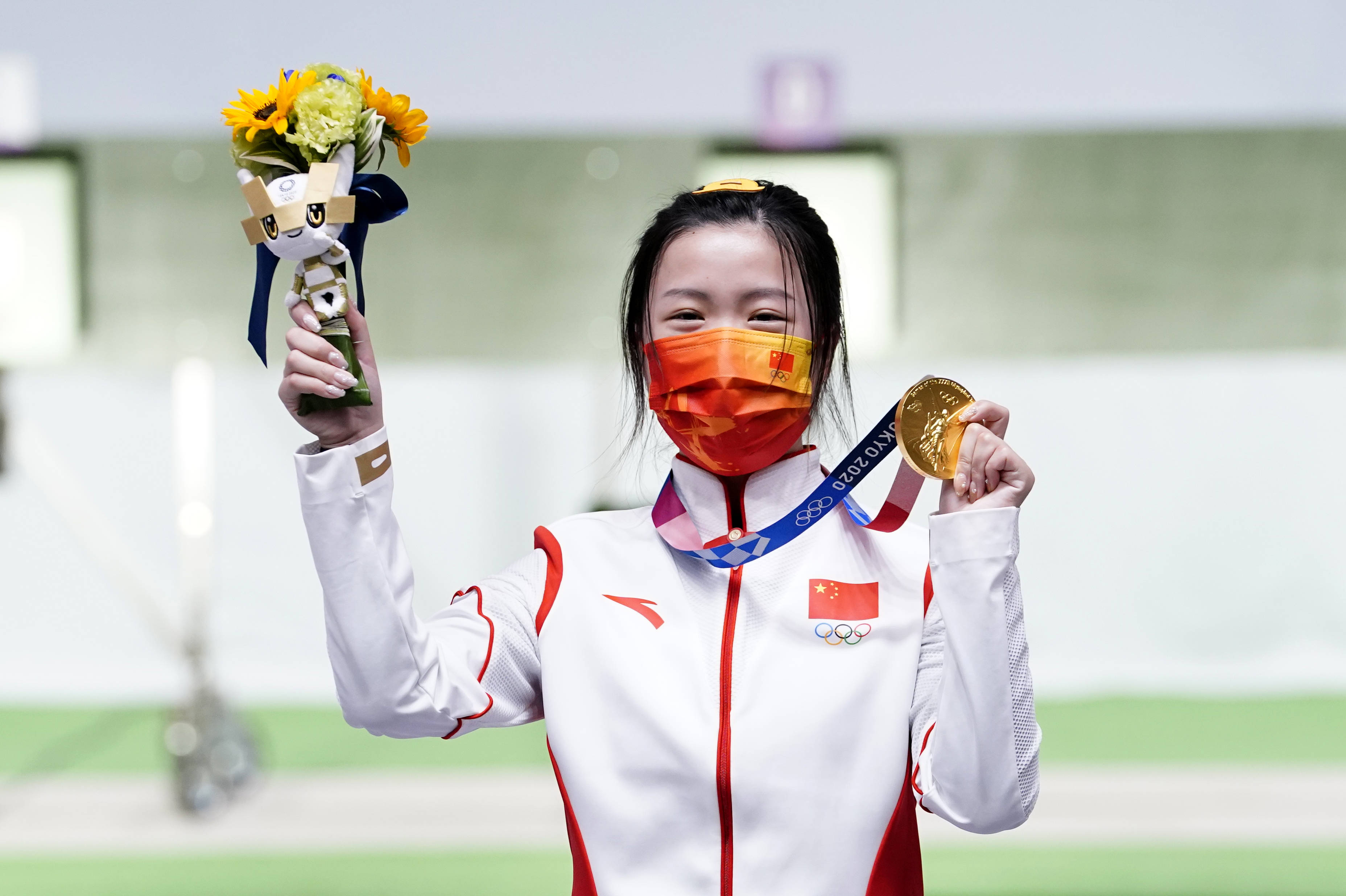 杨倩"比心":最后一枪特别紧张,我都不知道自己夺金了