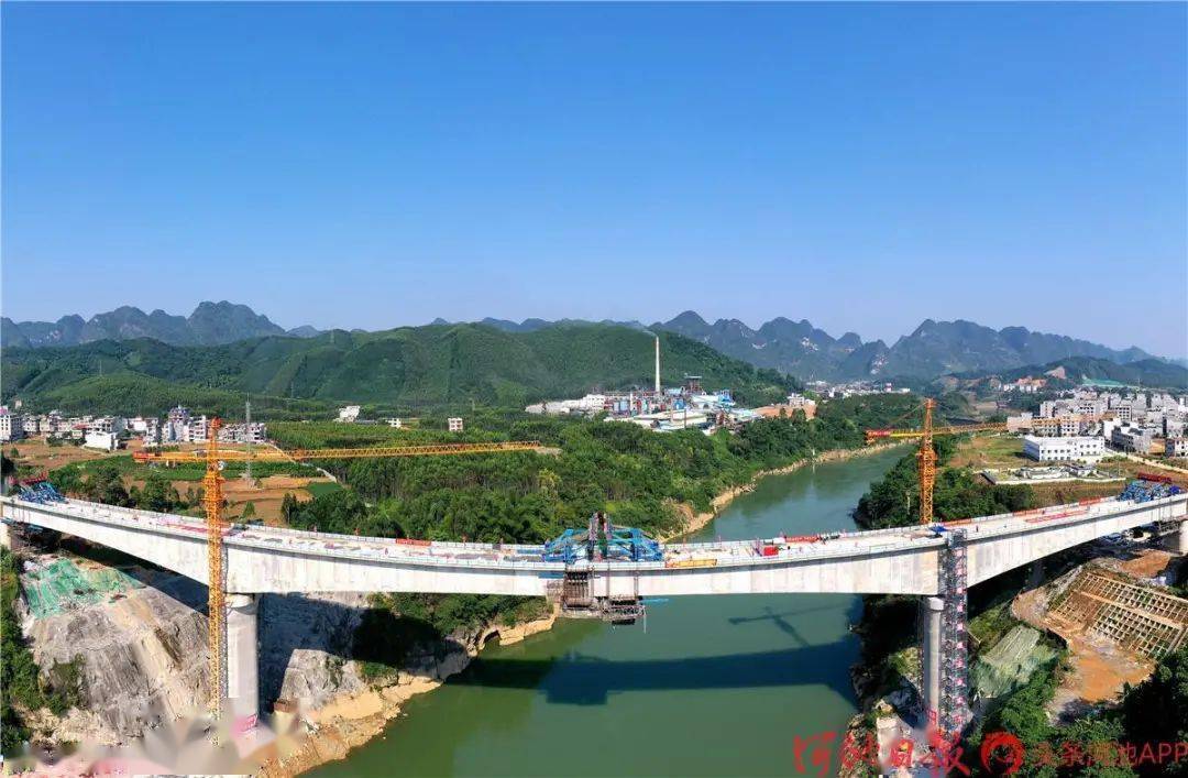 贵南高铁红渡红水河双线特大桥位于都安瑶族自治县与马山县交界,桥