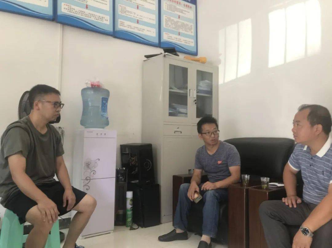 昌明镇镇长周增荣到都六村,新安村,良田村,贾戎村督导养老保险征缴