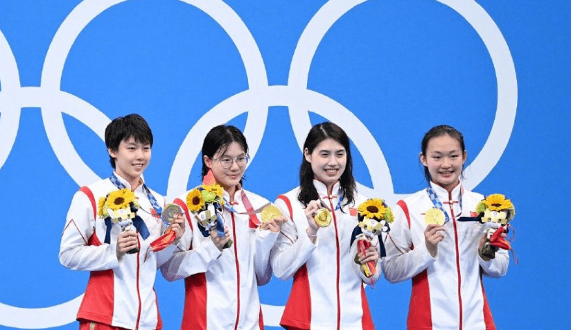 在东京奥运会 女子4×200米自由泳接力决赛中 杨浚瑄 汤慕涵 张