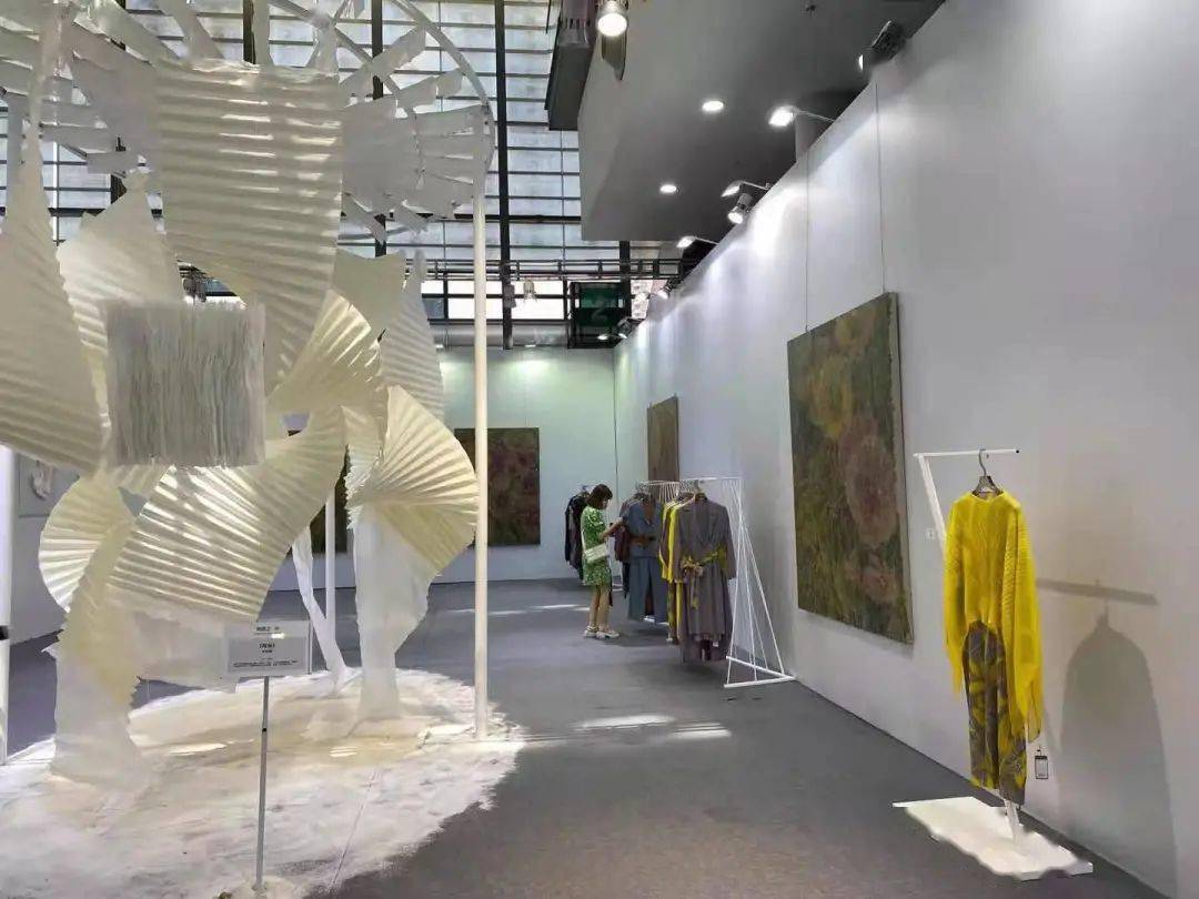 贝灵格亮相2021时尚深圳 打造 "物质之外"的艺术展