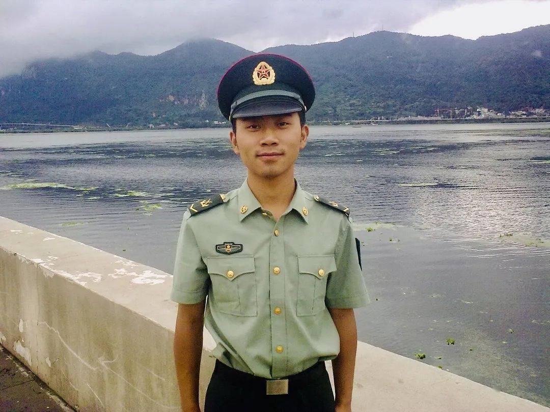建军节特辑从军人到警察两身制服一身情怀