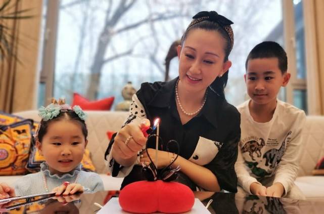 岁数|赵文卓一家好幸福,老婆张丹露气质高级,岁数一大熟女韵味更强