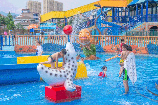 【梦幻横店】与奥特曼一起嬉水潮玩,打卡热门影视剧经典名场面!