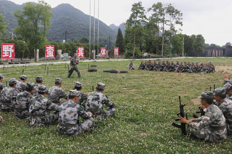 花溪区人武部深入企业做好基层民兵队伍建设