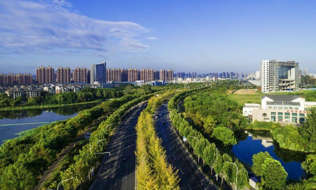 武汉临空港经济技术开发区借办赛事建城市,对金山大道进行提档升级