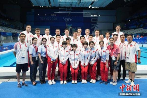 摄 7日结束全部比赛后,包括运动员,教练员,体能团队等在内,中国跳水队