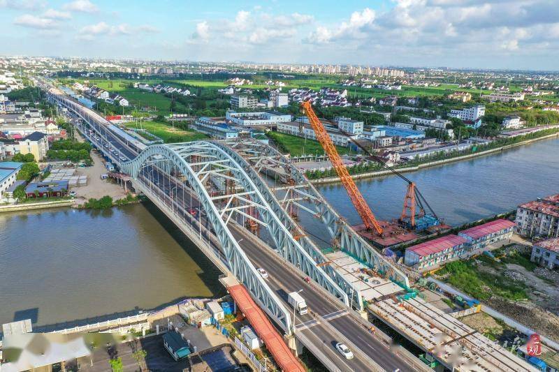 上海金山大桥新建工程完成钢架合拢预计明年春节前主线通车