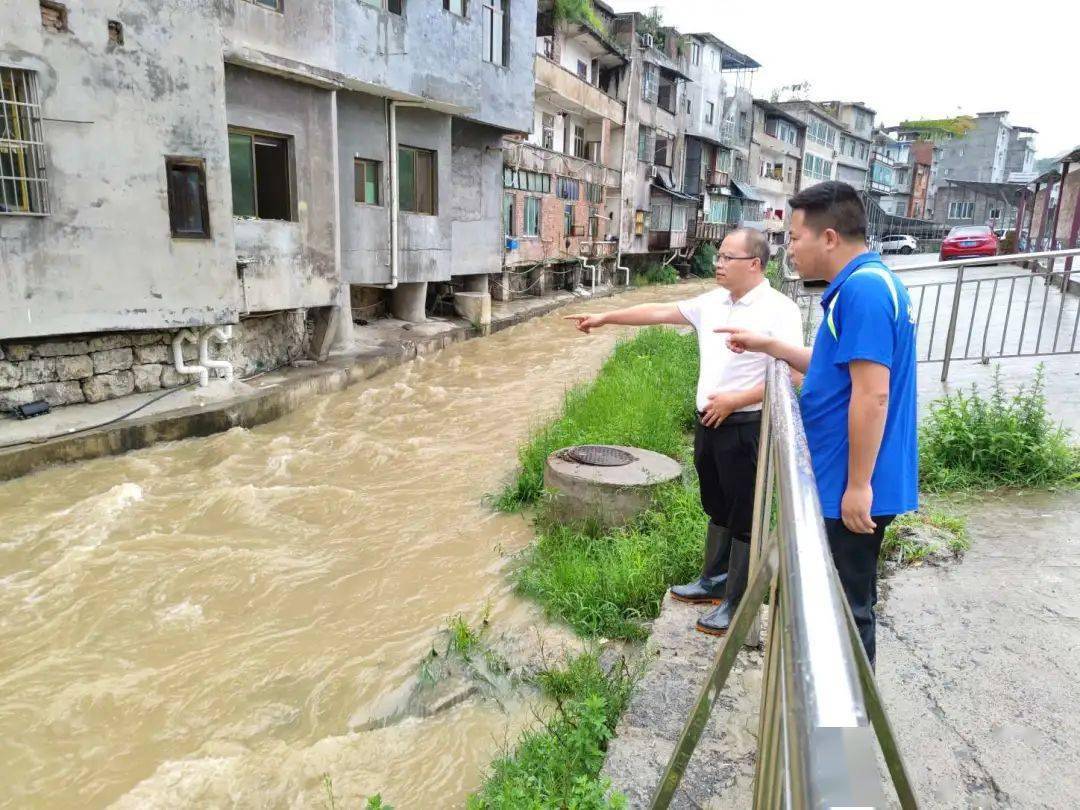 古蔺突降大雨救援力量赶赴受灾一线抢险救灾