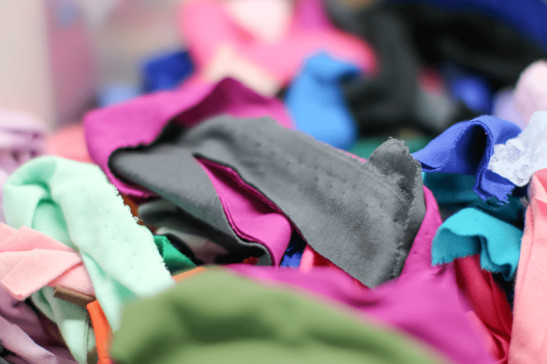 脱色是废旧纺织品清洁回收的关键环节,将直接影响回收纤维的物理化学