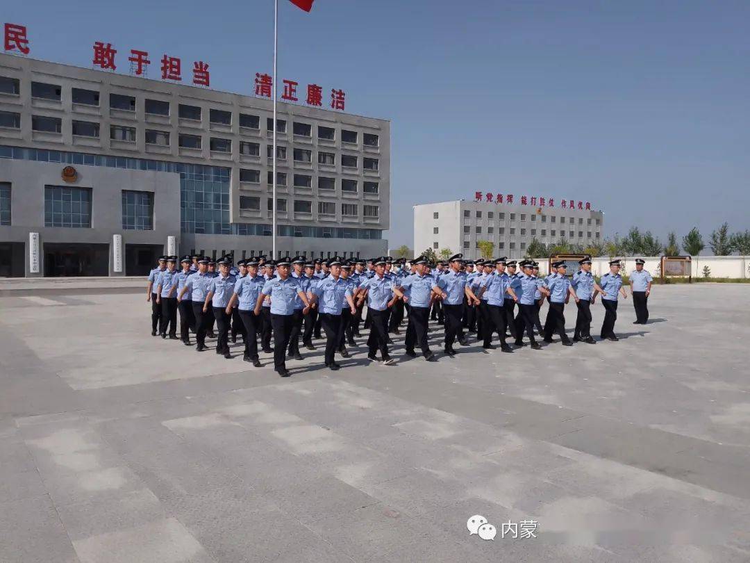 鄂尔多斯监狱组织封闭备勤民警开展队列训练
