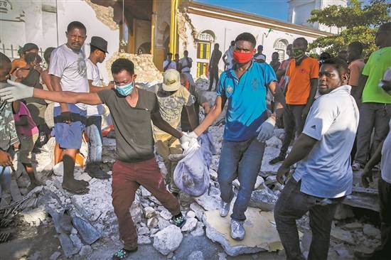 海地地震至少1297人死亡