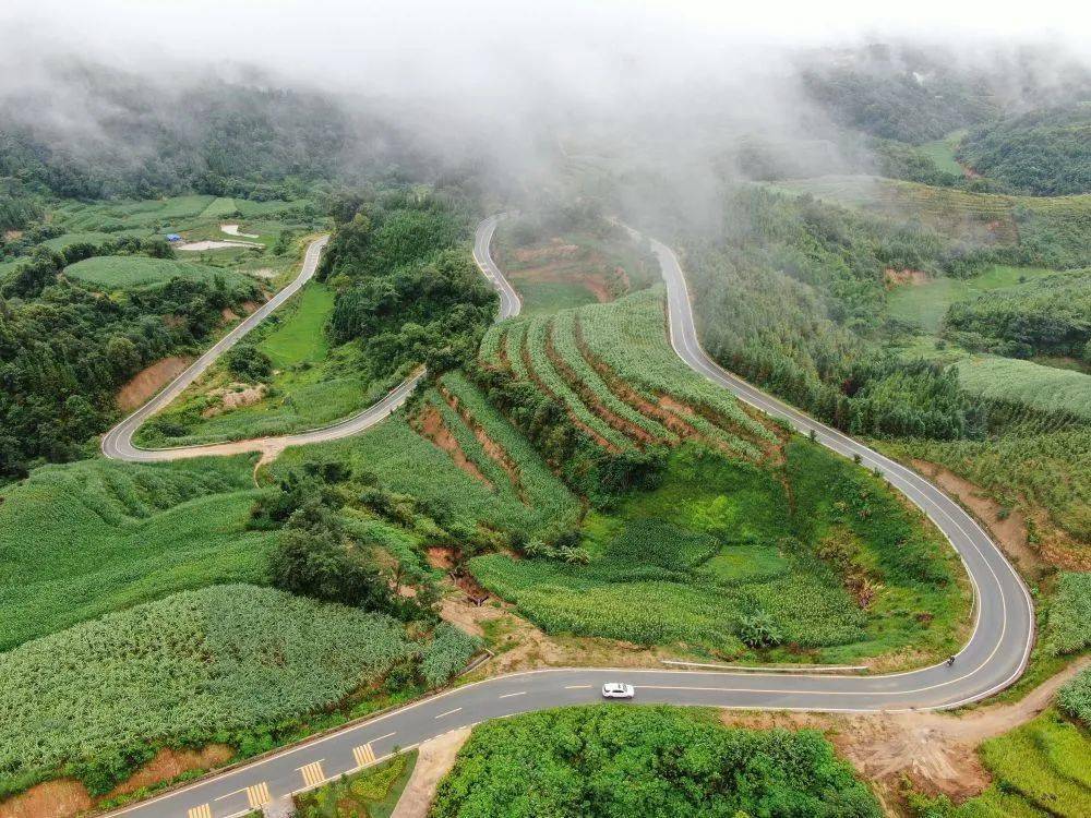 央媒关注西双版纳农村公路"升级"助推乡村振兴_勐海县