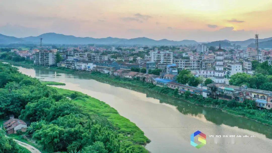 夕阳西下,观看明城镇明阳村,文昌塔更显古朴.