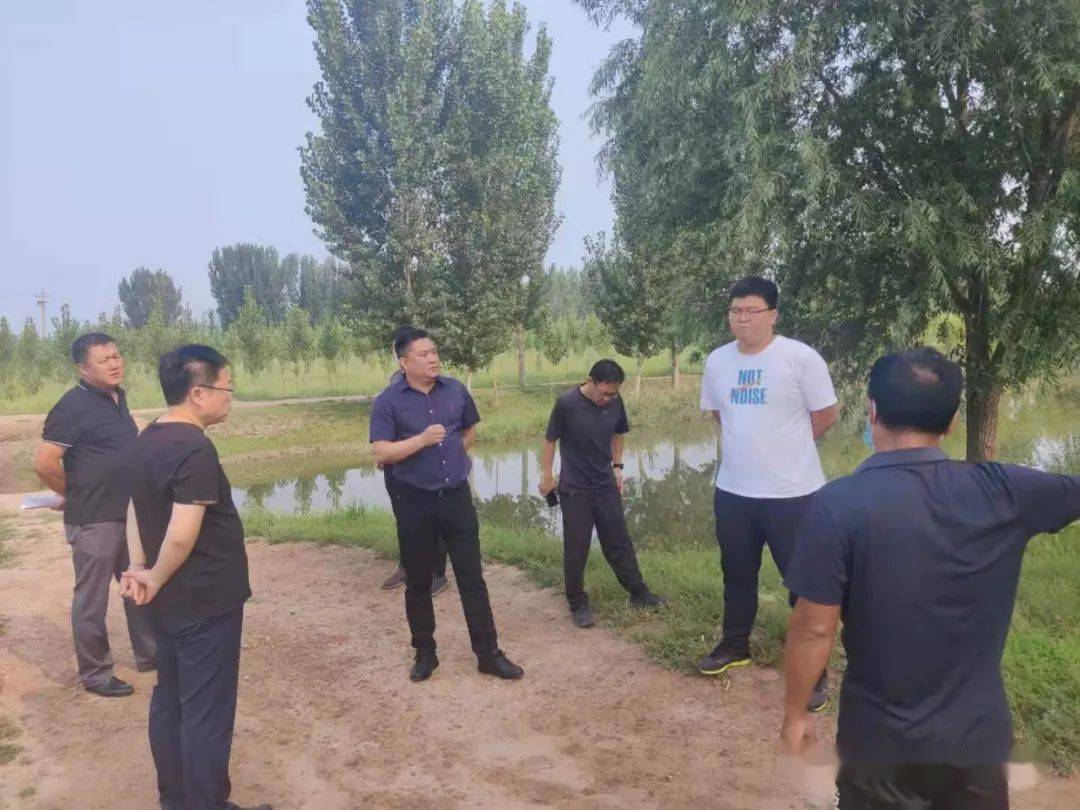 8月18日,沧州市疫情防控督导组对沙河桥镇区门店落实疫情防控情况