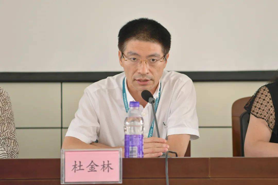 杜金林院长对马拥军同志在金西院区近两年的辛勤工作予以充分肯定.