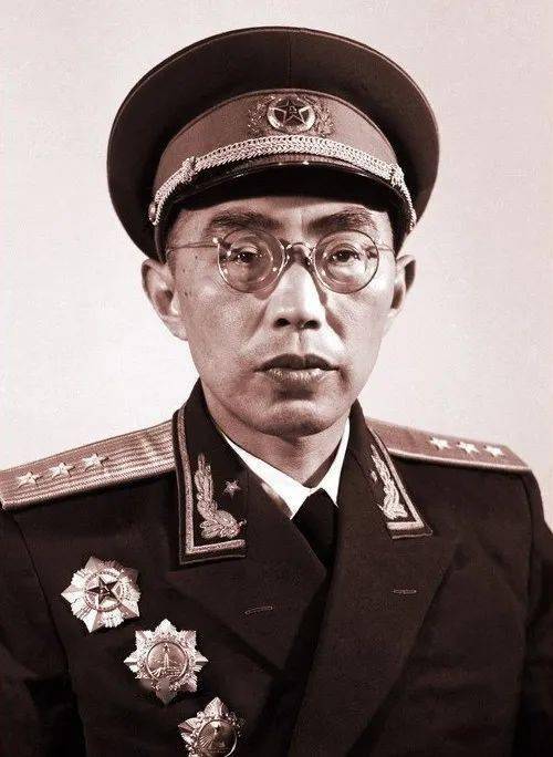 今年是建党100周年,铁建装备党委围绕"百年成就历风雨,百名党员话