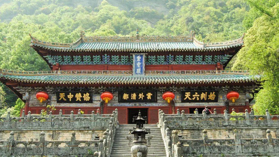 五云楼  以及高处的太子殿  此外还有回龙观,老君堂等建筑分布其间 图