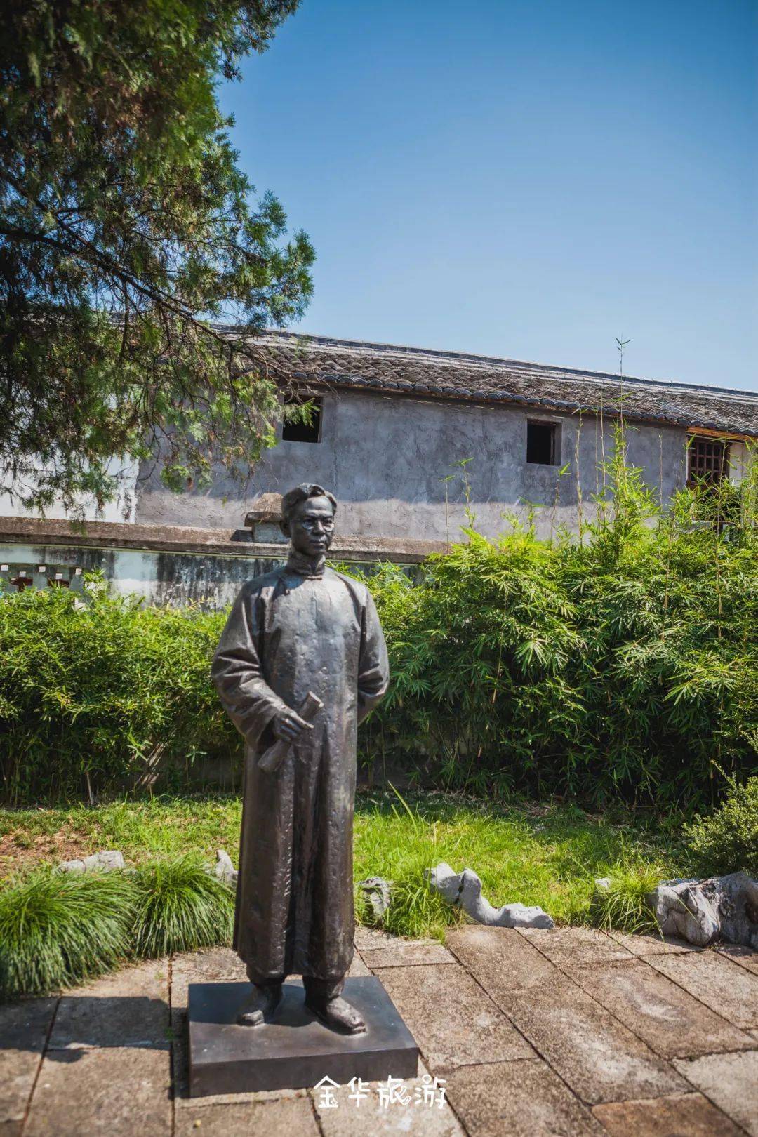 吴晗故居就静静伫立在这里,在这座古色古香的双层建筑里,一楼的书房