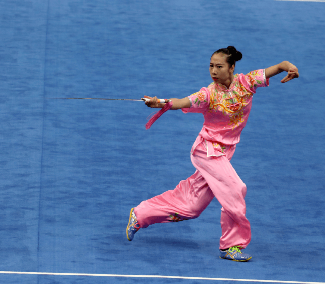 武术套路女子全能项目包括长拳,剑术和枪术.