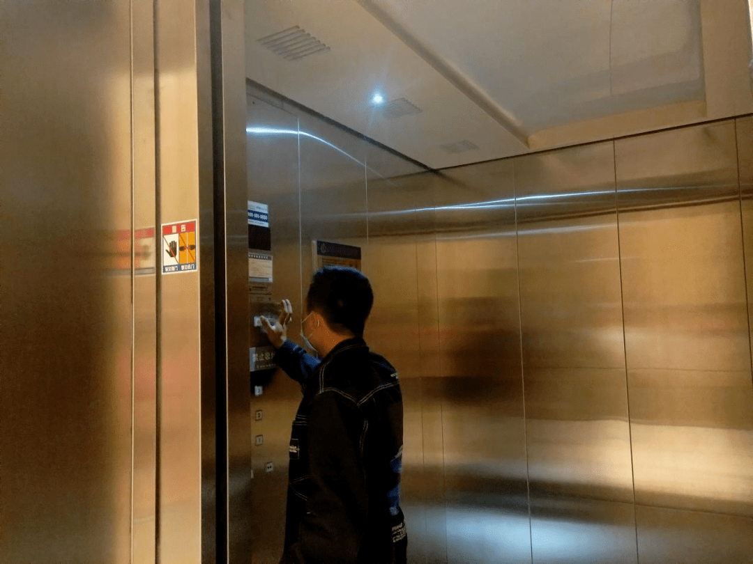 检测电梯紧急通讯装置及应急照明