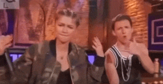 即使是接吻照曝光后,毕竟没有正式公开,大家心里总有点不踏实.