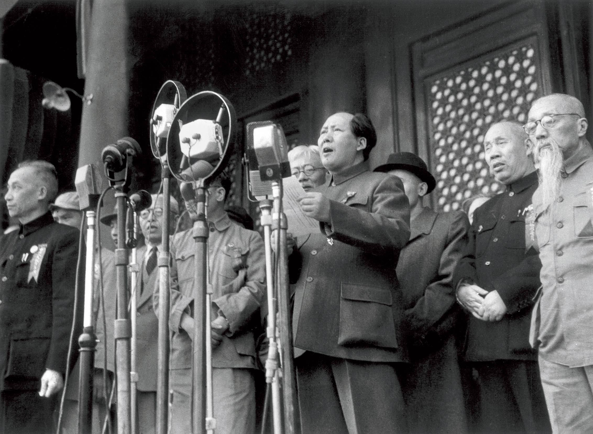 1949年开国大典,一僧一道登上天安门城楼,他们是谁?有