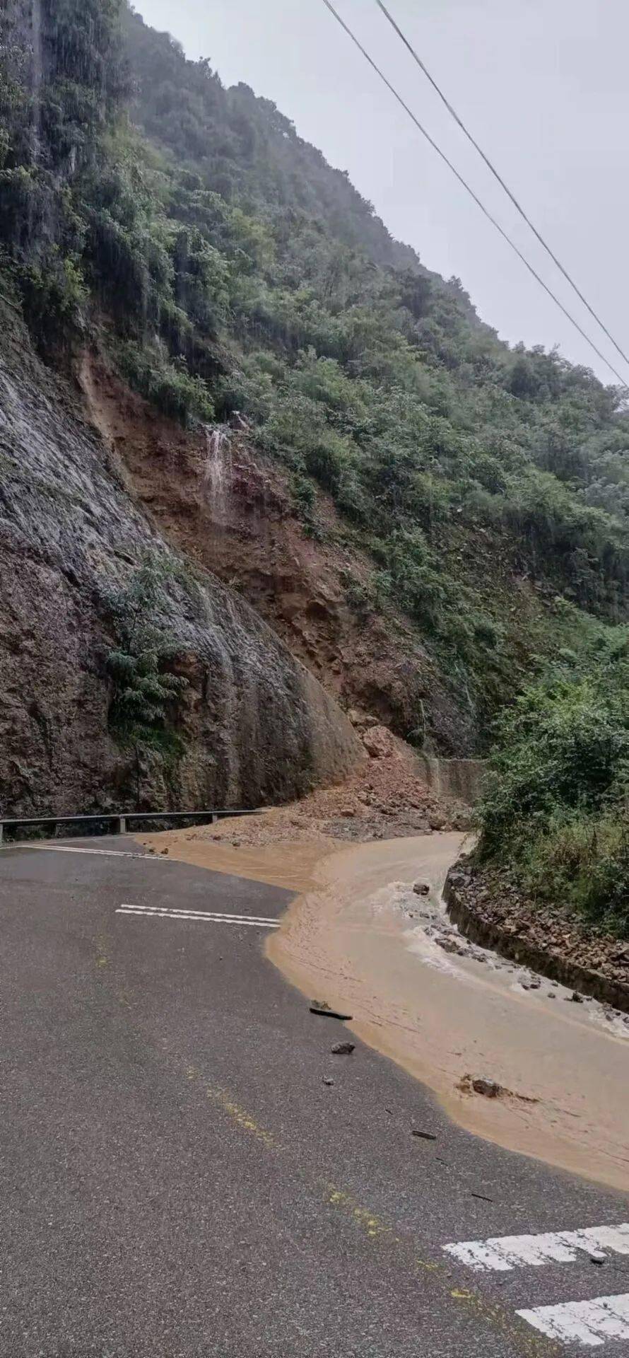 紧急提醒!万源这几条公路被水冲毁,禁止通行