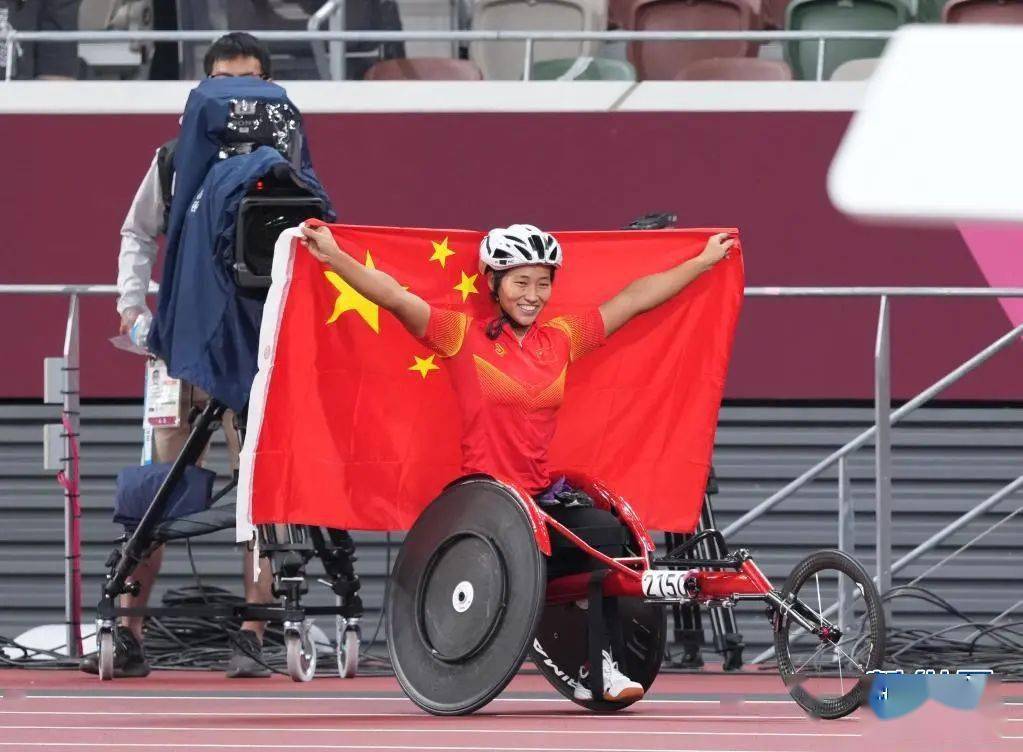 在轮椅竞速组女子100米t-54级决赛中