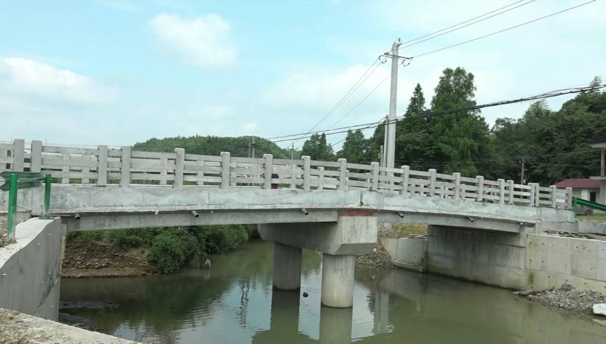 安徽东至官港镇:修复便民桥 打通"连心桥"_山桥