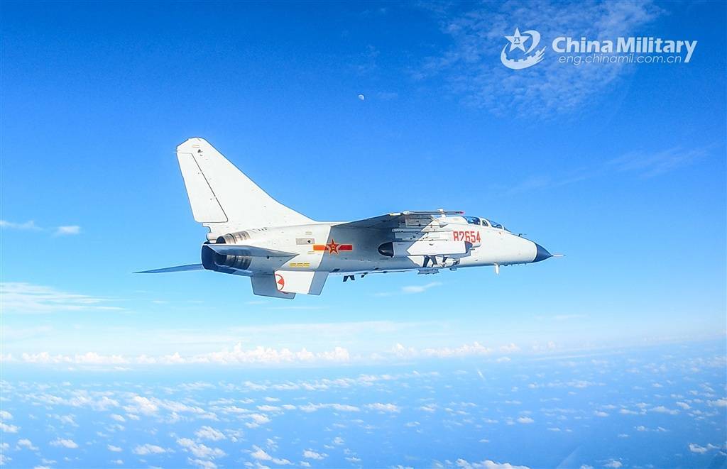 具体来看,歼轰-7a作战半径可达1650公里,作战半径和滞空时间非常符合