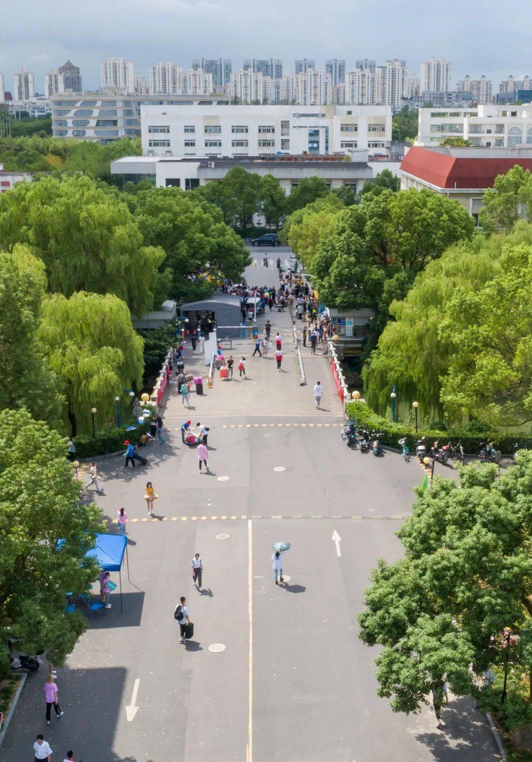 东华大学站,到了!_迎新