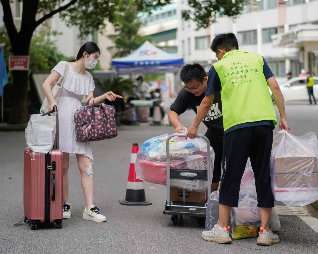 东华大学站,到了!_迎新