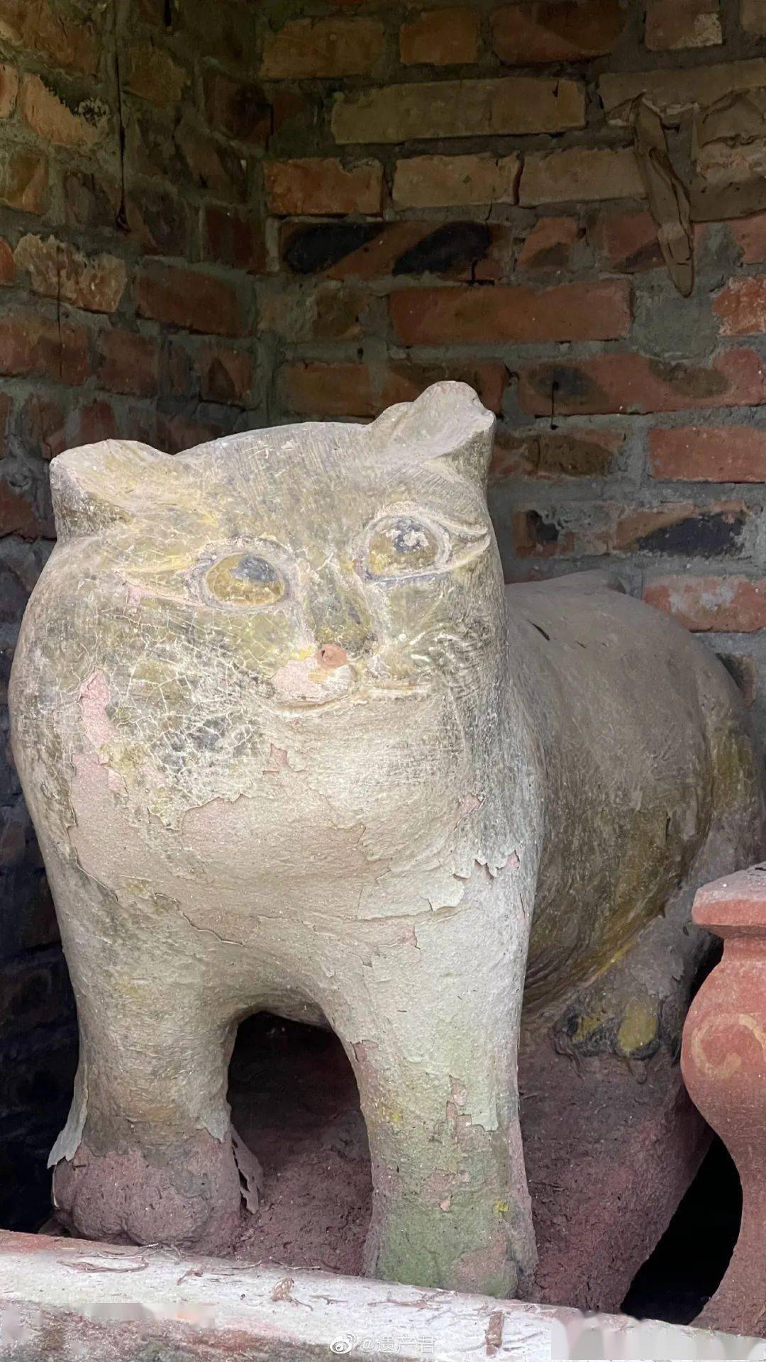 四川绵阳云台观有座谭猫殿,里面供奉的石猫