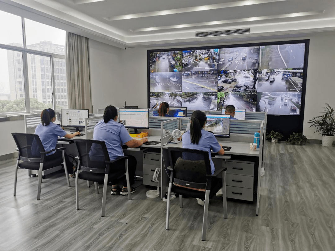 依托慈溪市城市数字化管理平台,利用公安部门和自建视频监控,对中心